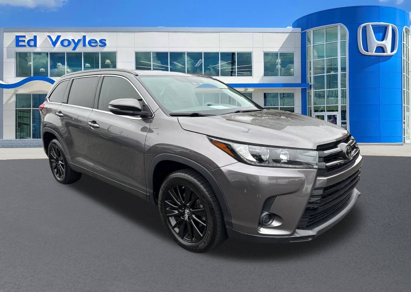 2019 Toyota Highlander SE's photo