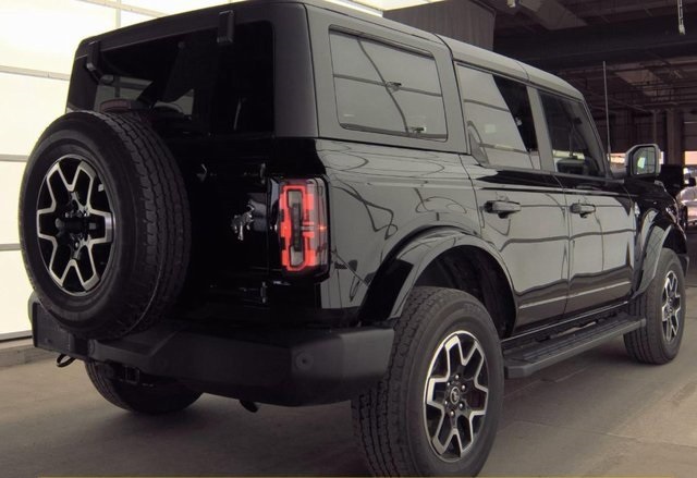 2022 Ford Bronco Outer Banks photo 3