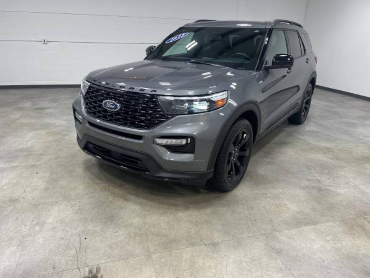 2023 Ford Explorer ST-LINE's photo