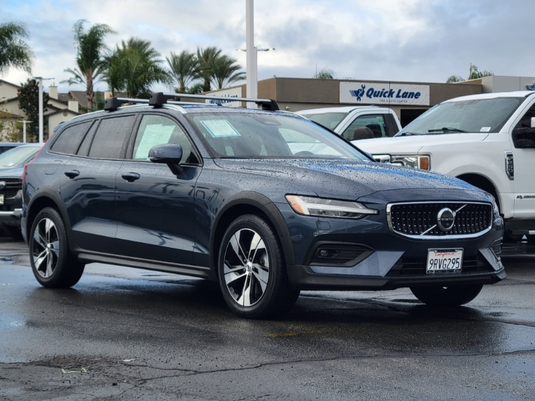 2023 Volvo V60 Cross Country Plus