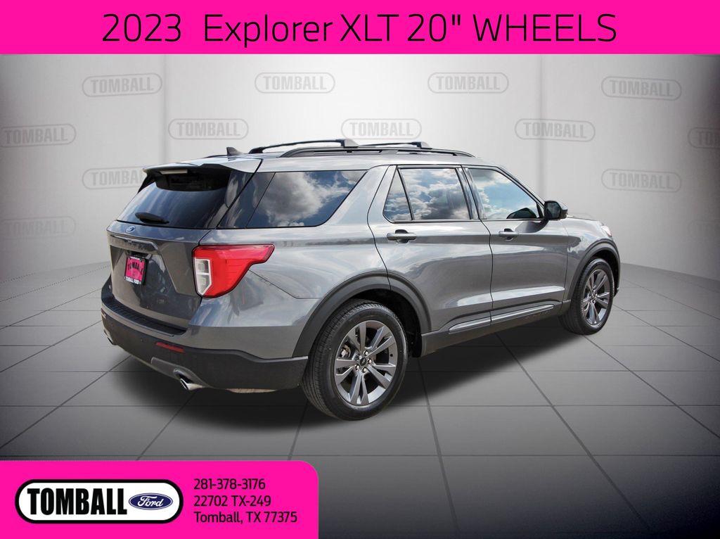 2023 Ford Explorer XLT photo 2