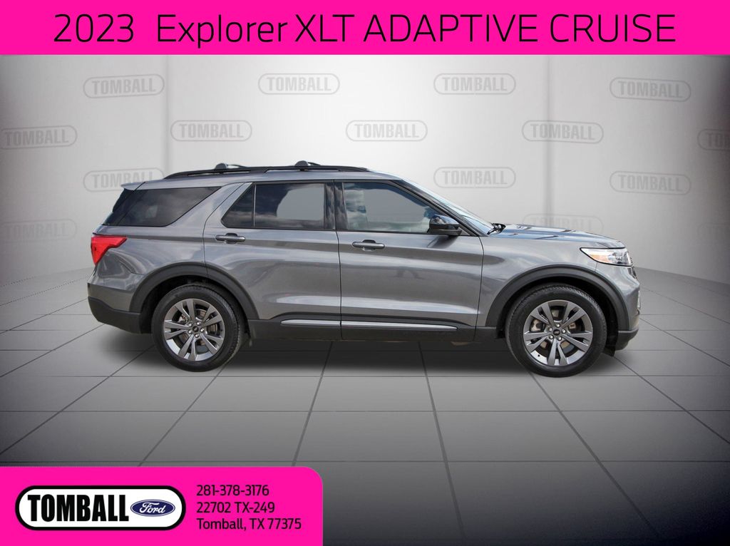 2023 Ford Explorer XLT photo 3