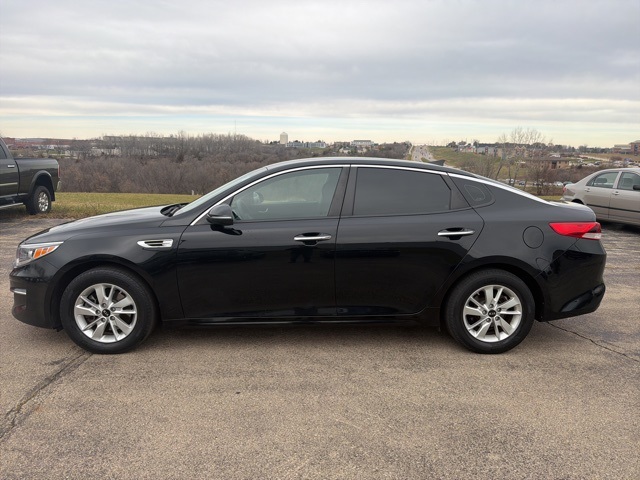 2016 Kia Optima LX photo 3