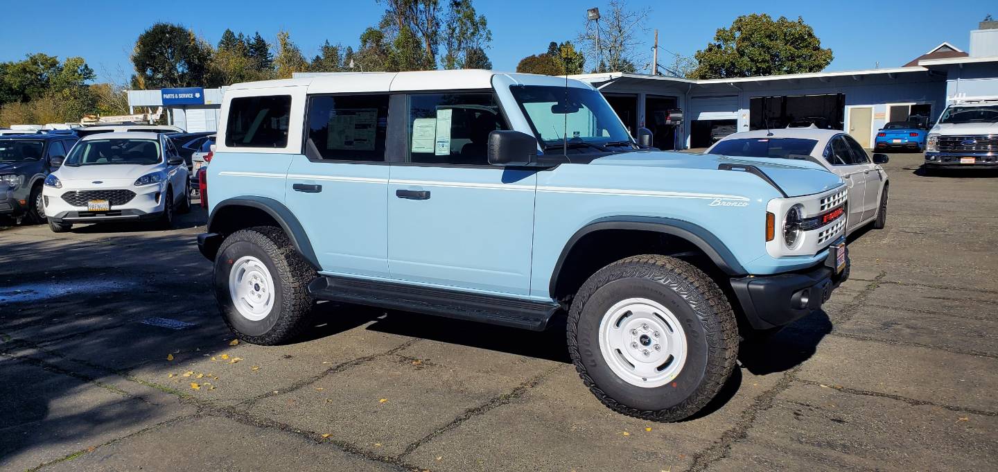 2025 Ford Bronco 4-Door Heritage Editon's photo