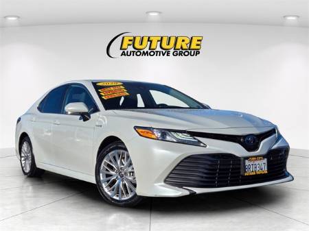 2020 Toyota Camry Hybrid XLE