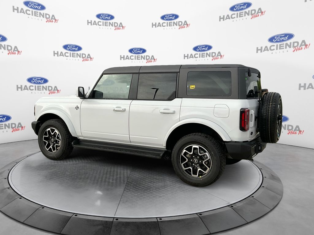 2025 Ford Bronco Outer Banks photo 3