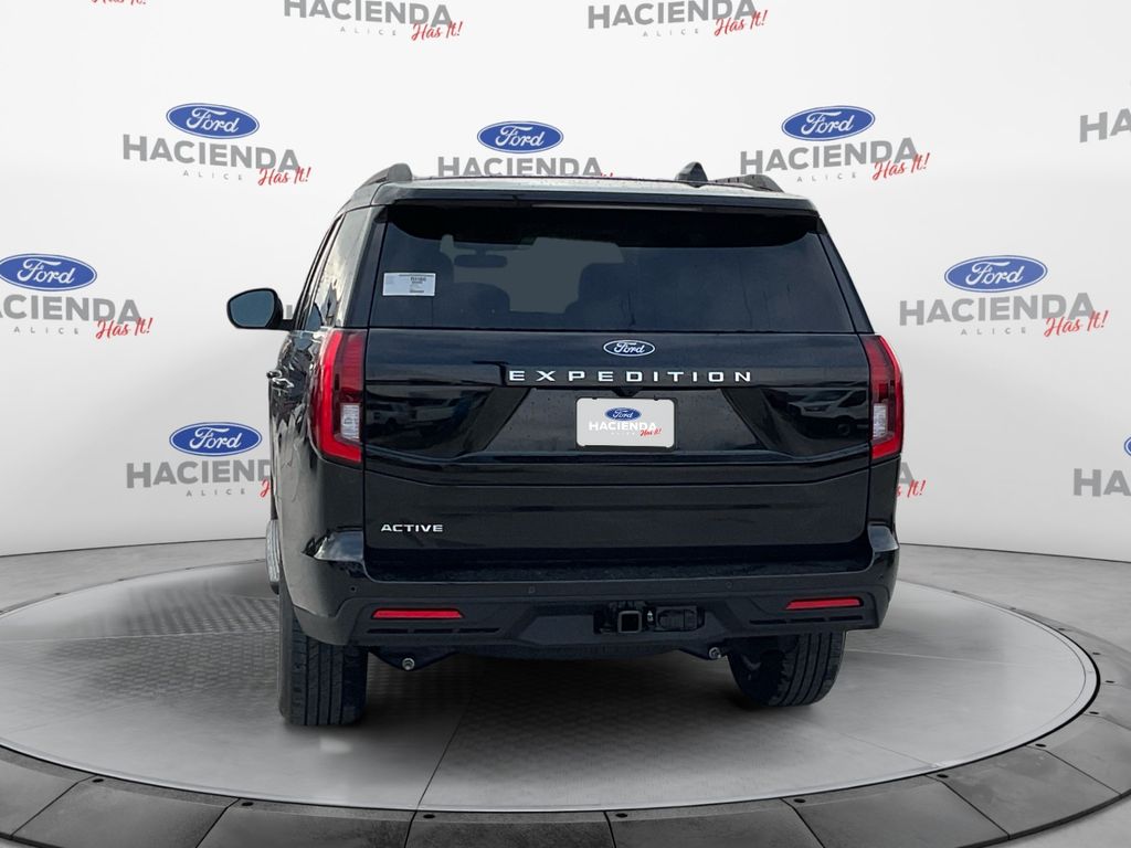 2025 Ford Expedition photo 3