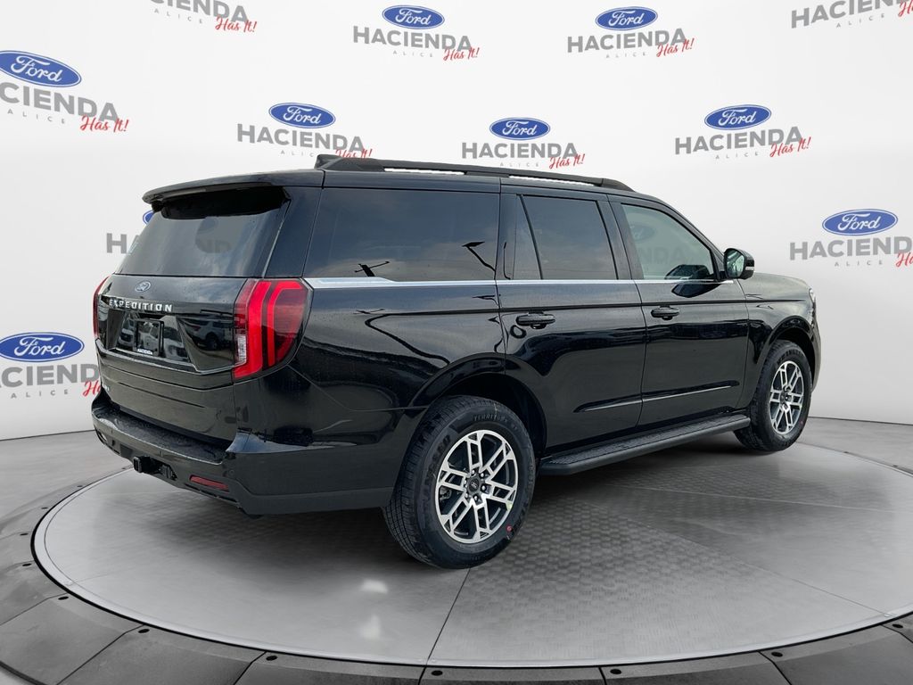 2025 Ford Expedition photo 4