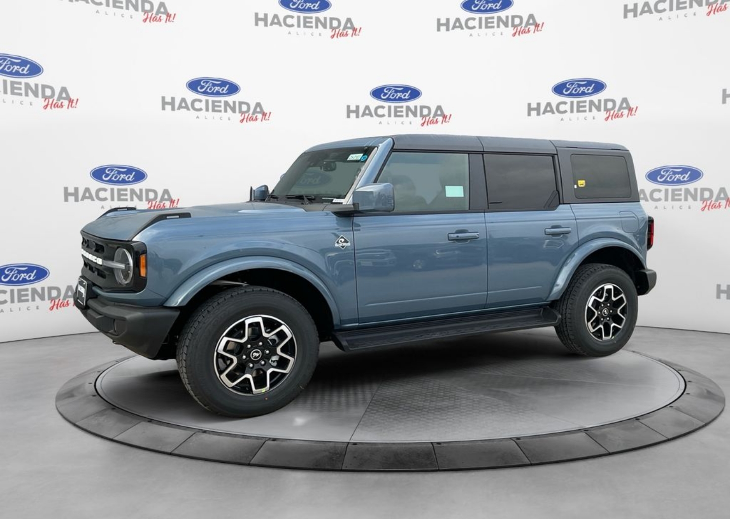 2025 Ford Bronco 4-Door Outer Banks's photo