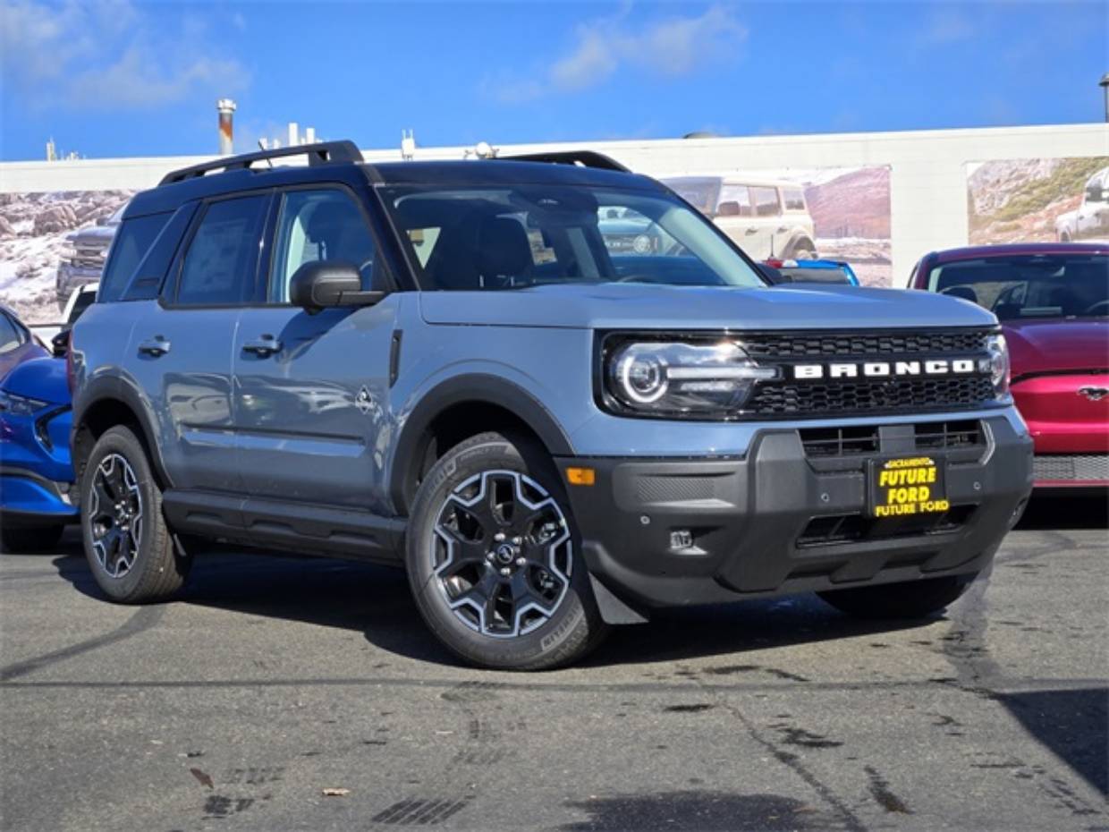 2025 Ford Bronco Sport Outer Banks's photo