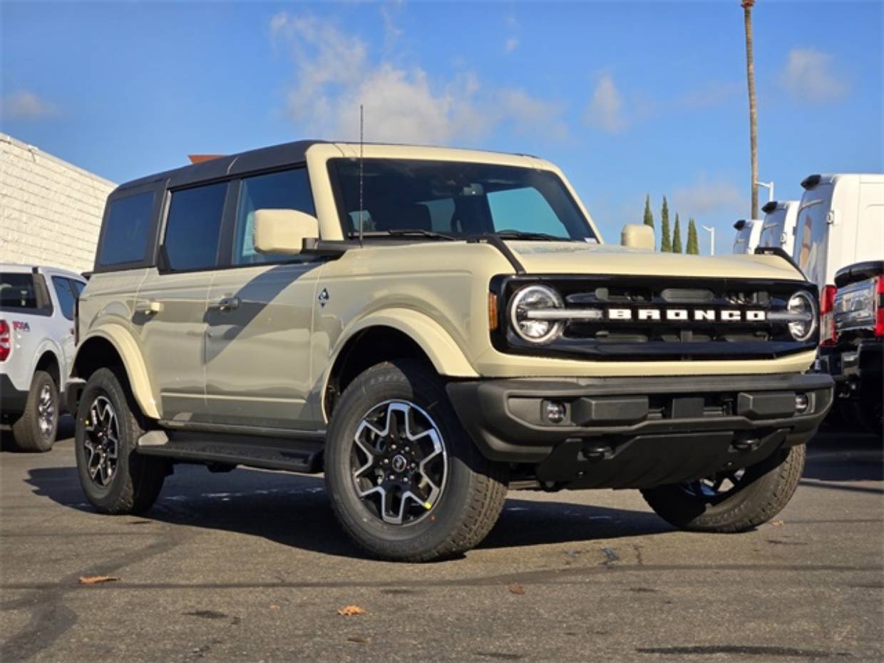 2025 Ford Bronco 4-Door Outer Banks's photo