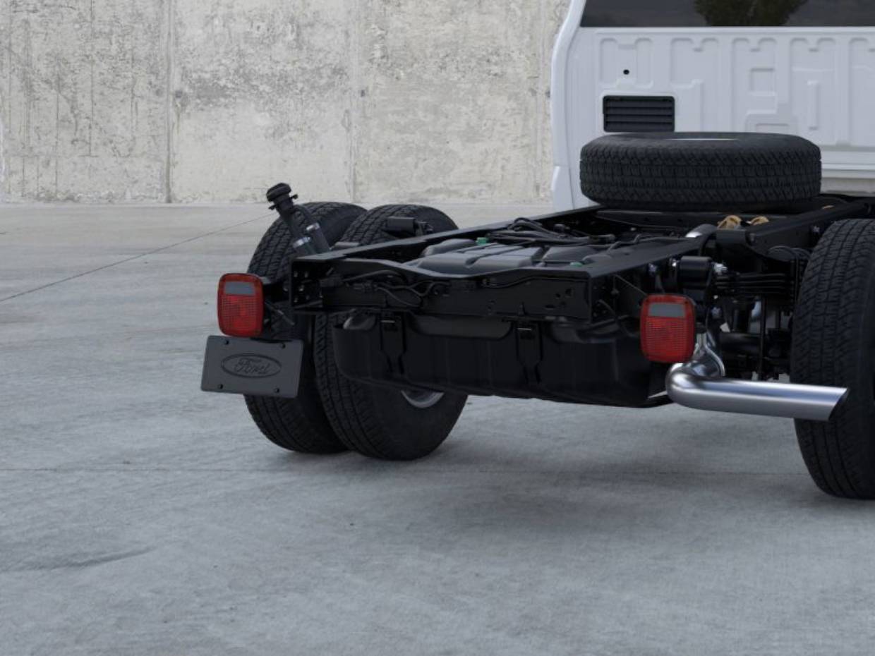 2025 Ford F-350 Super Duty Chassis Cab XL - Photo 21