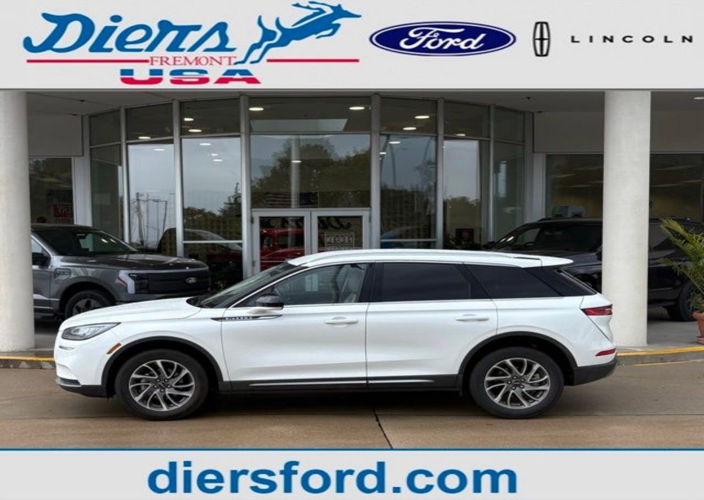 2022 Lincoln Corsair Base's photo