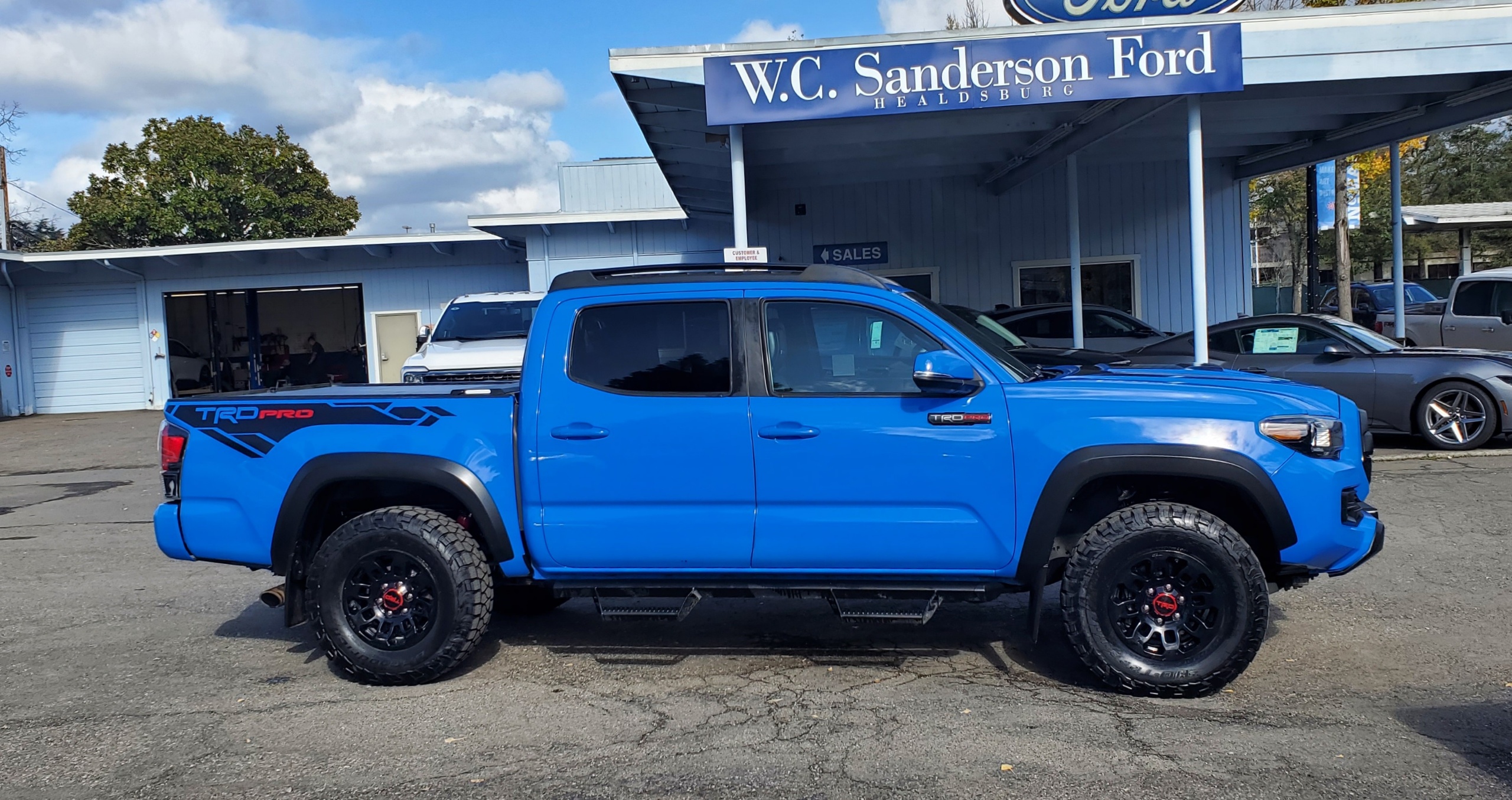 2019 Toyota Tacoma SR photo 2