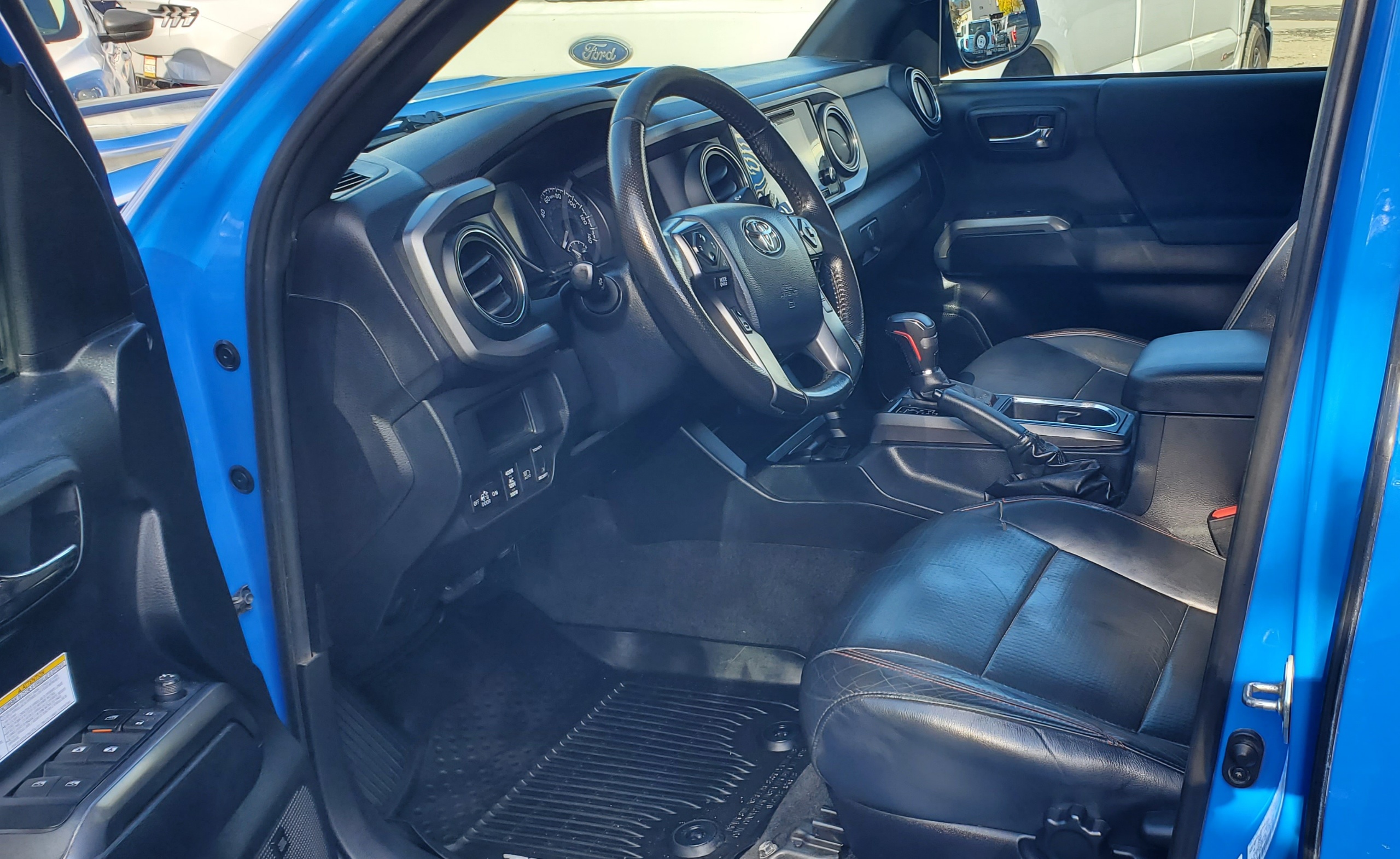 2019 Toyota Tacoma SR photo 3