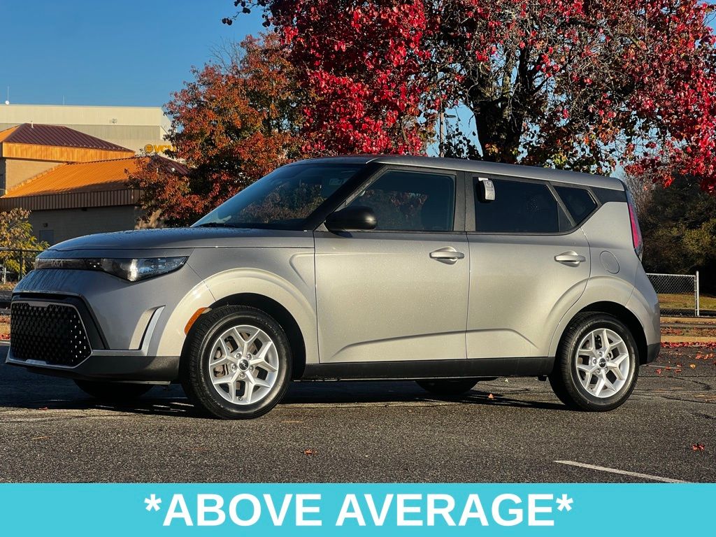2023 Kia Soul LX S photo 2