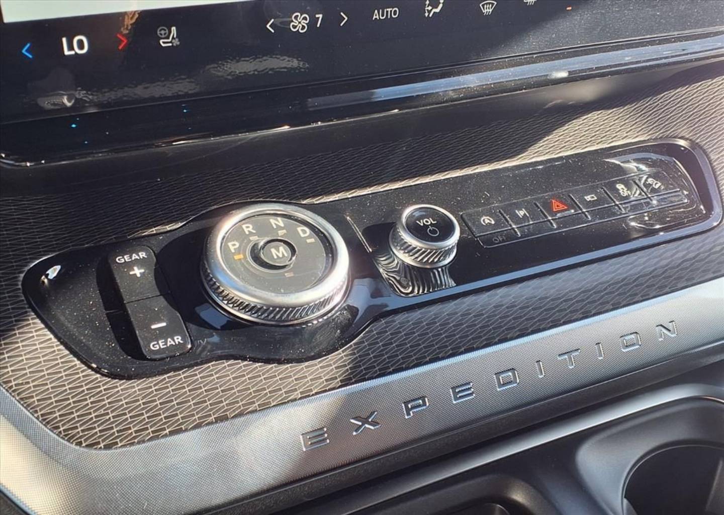 2025 Ford Expedition Active - Photo 15
