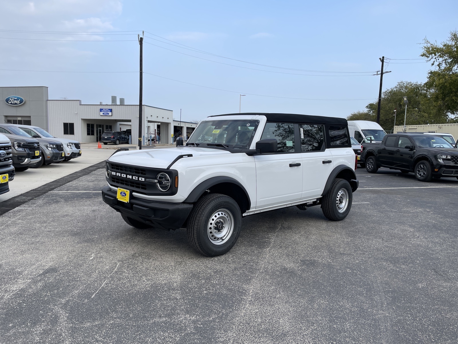 2025 Ford Bronco 4-Door Base's photo