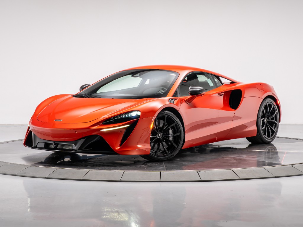 2023 McLaren Artura Base