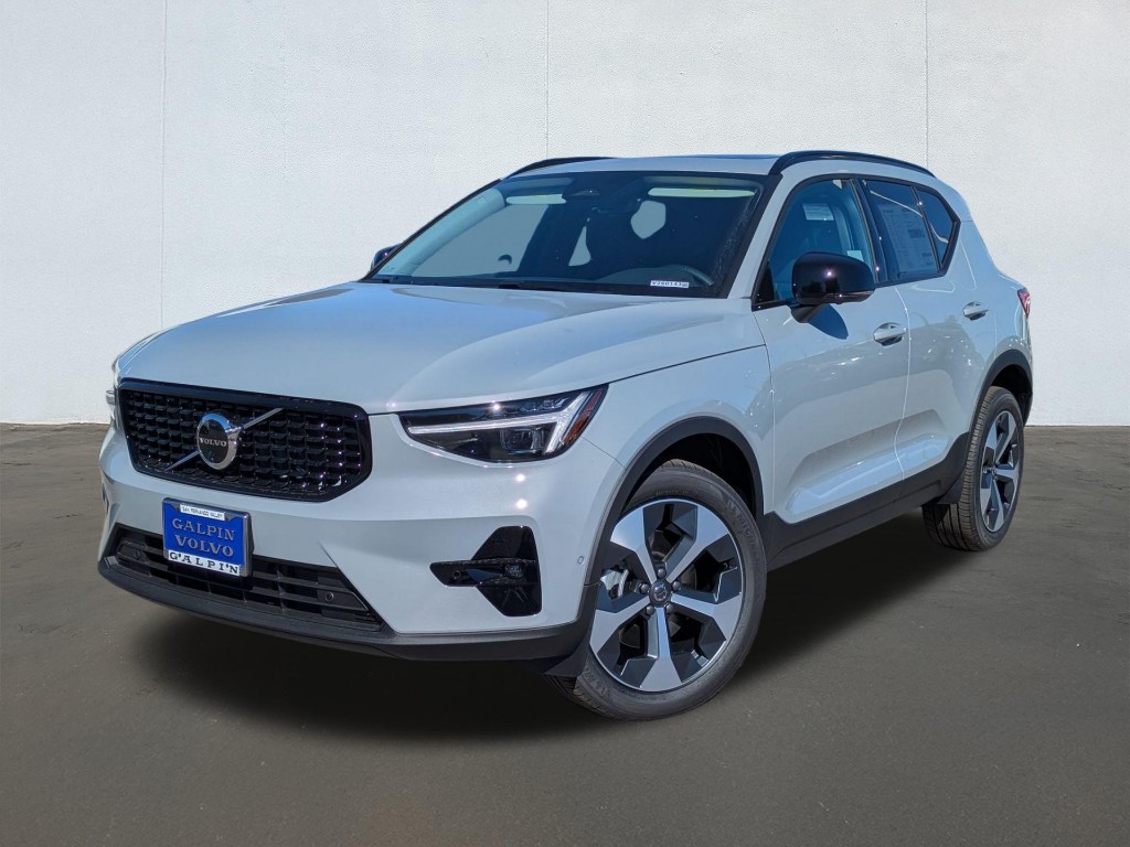 2026 Volvo XC40 B5 Plus