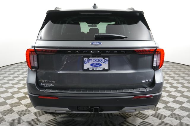 2025 Ford Explorer photo 3