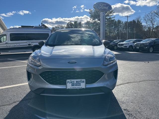 2022 Ford Escape SE photo 2