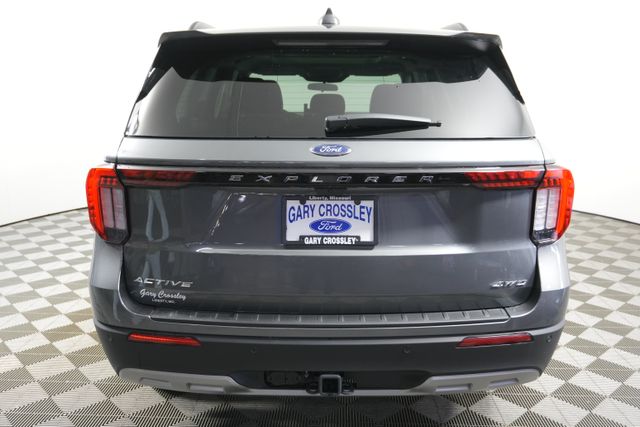 2025 Ford Explorer photo 3