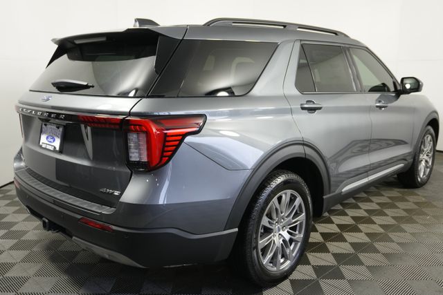 2025 Ford Explorer photo 4