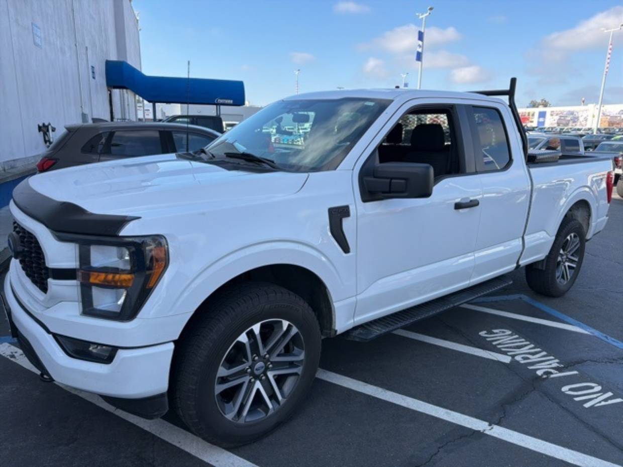 2023 Ford F-150 XL's photo
