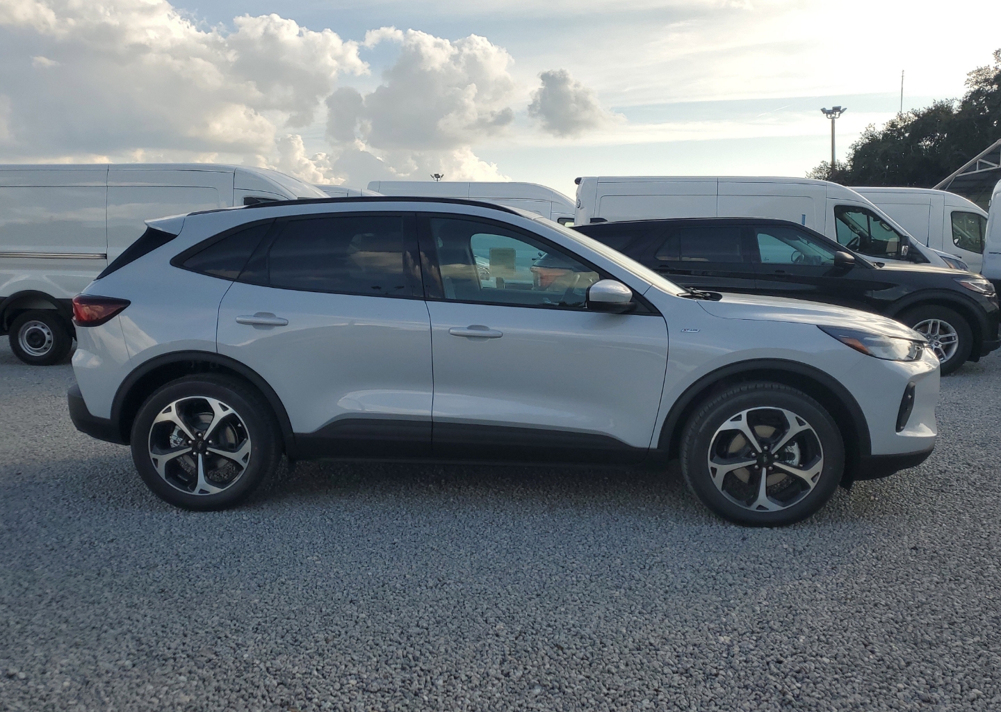 2026 Ford Escape ST-Line Select's photo