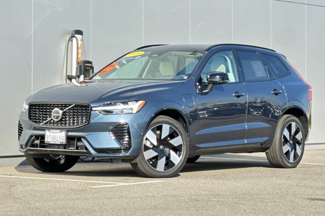 2025 Volvo XC60 Plug-In Hybrid T8 Plus