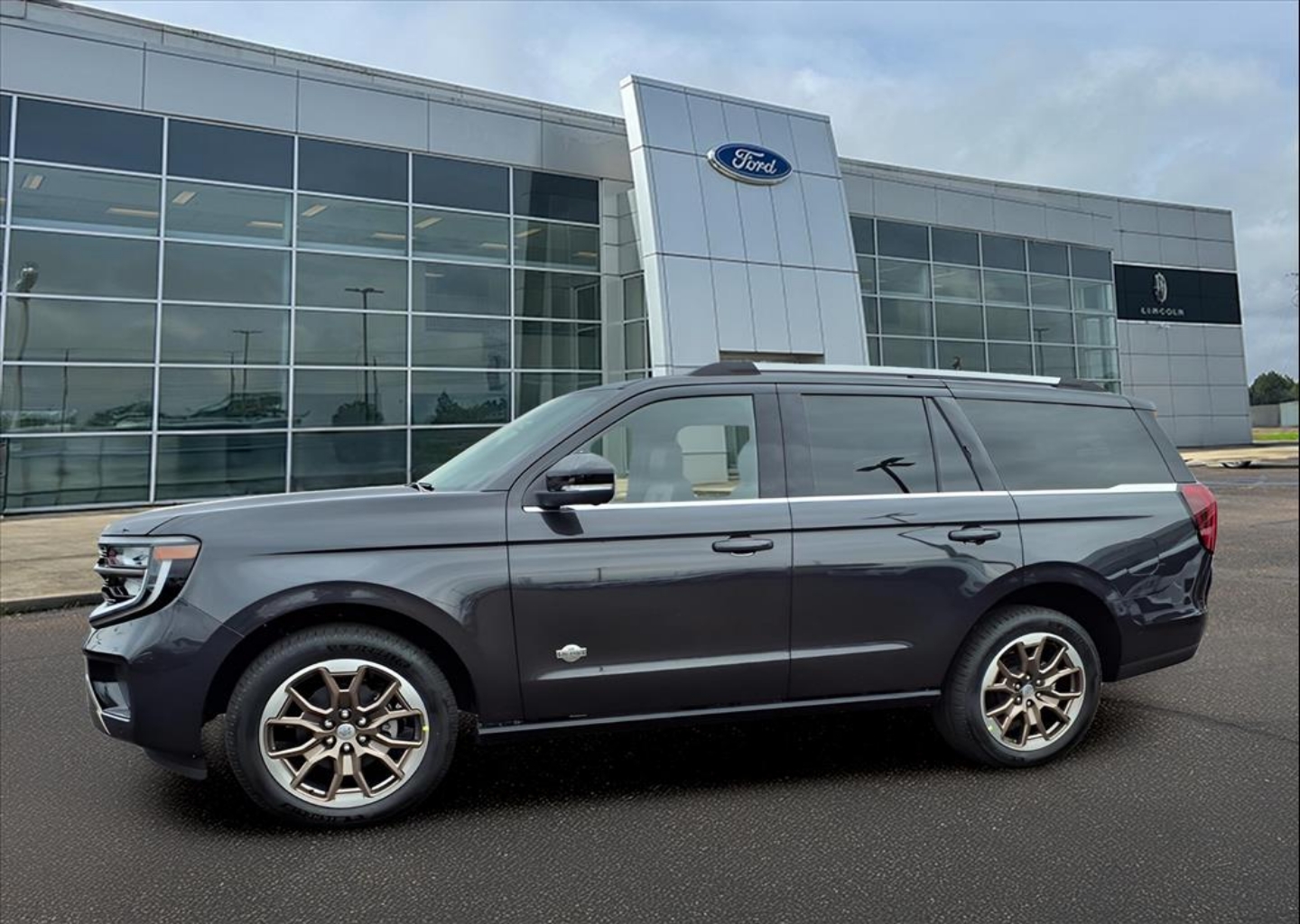 2025 Ford Expedition King Ranch's photo