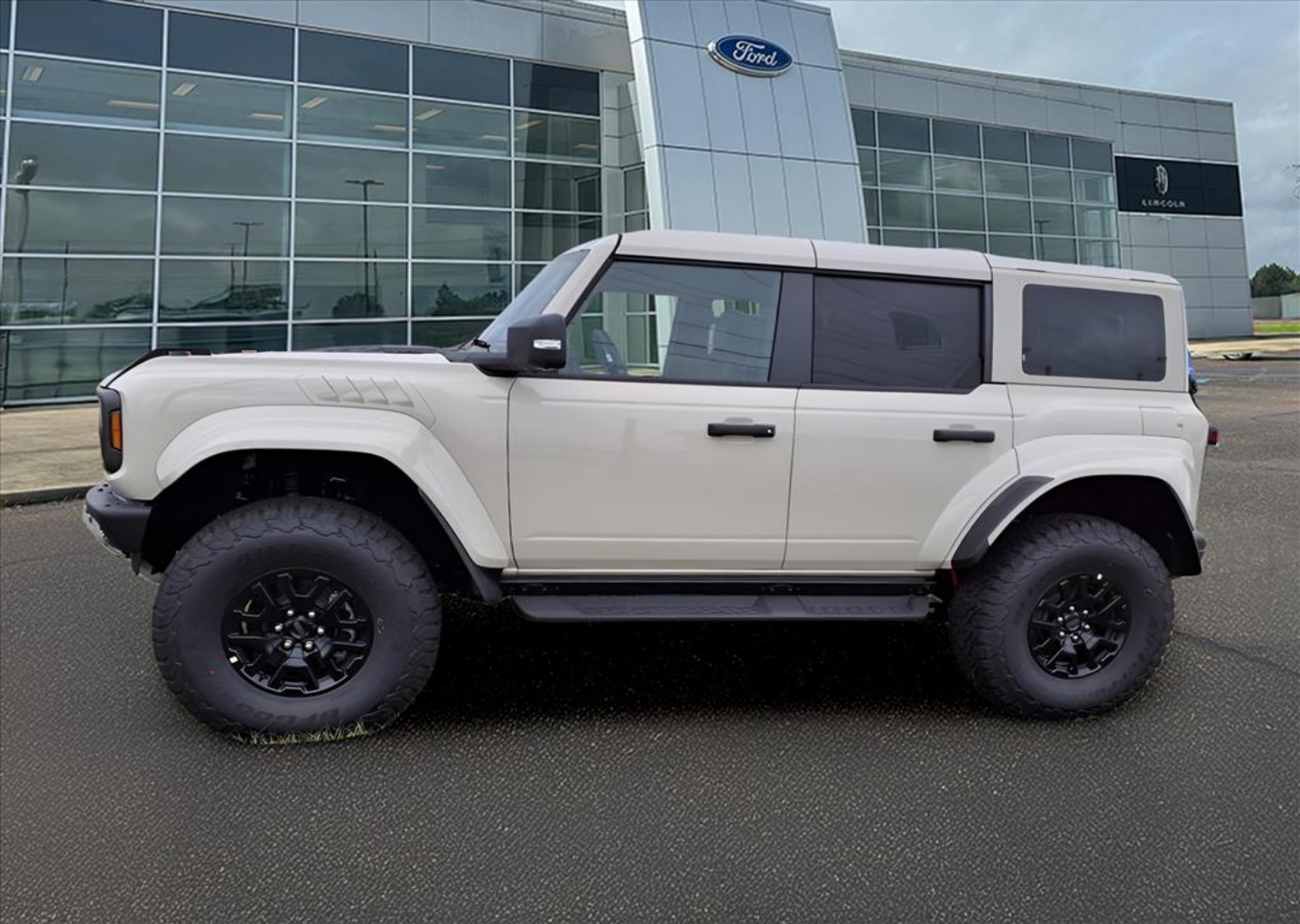 2025 Ford Bronco 4-Door Raptor's photo