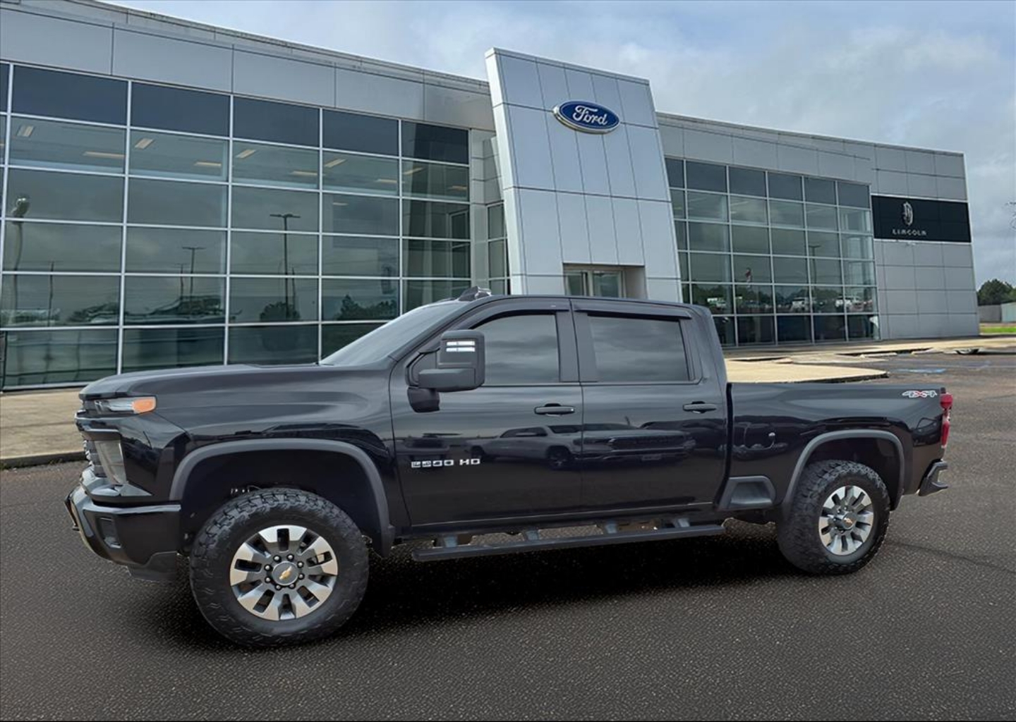 2025 Chevrolet Silverado 2500HD Custom's photo