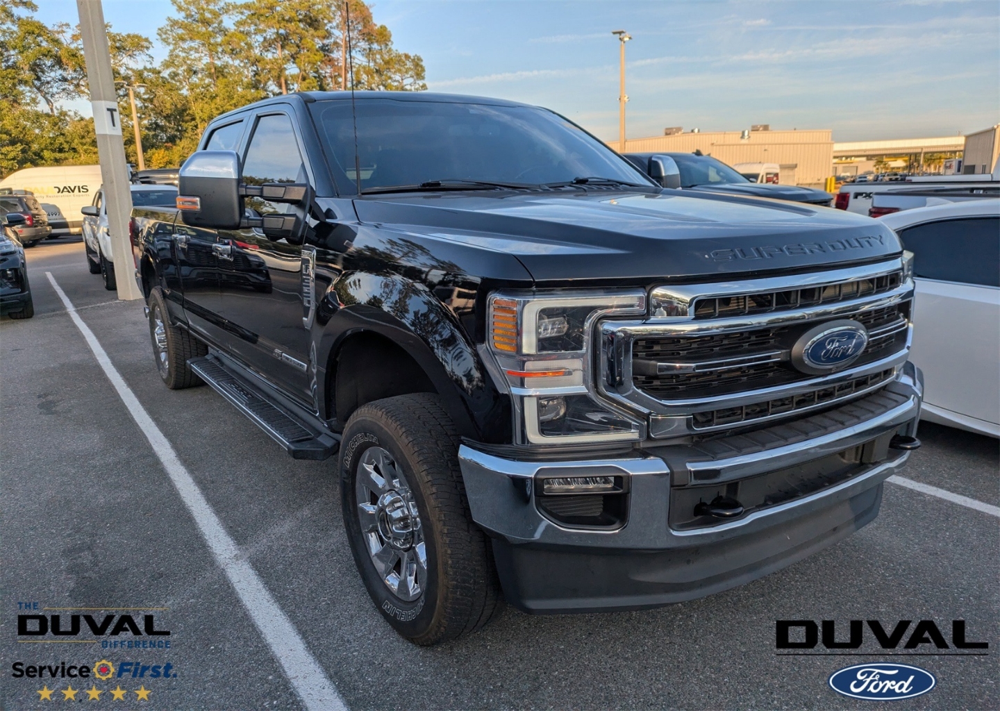 2022 Ford F-350 Super Duty Lariat's photo