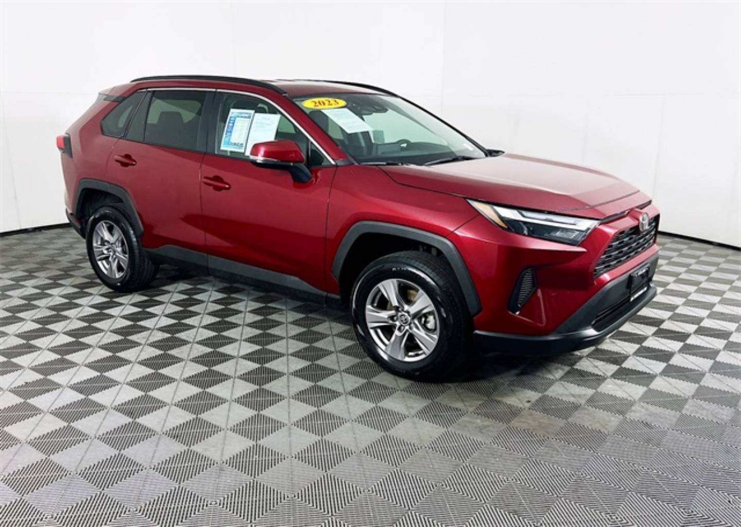 2023 Toyota RAV4 XLE's photo