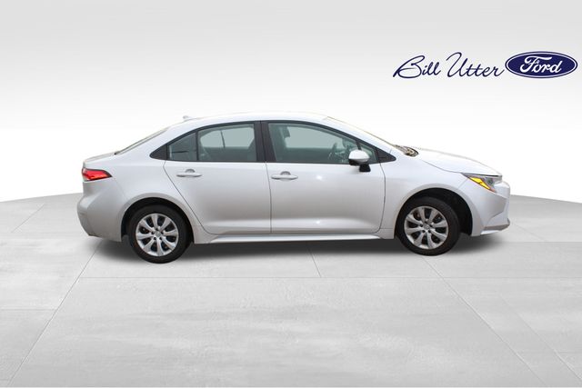 2022 Toyota Corolla LE photo 4