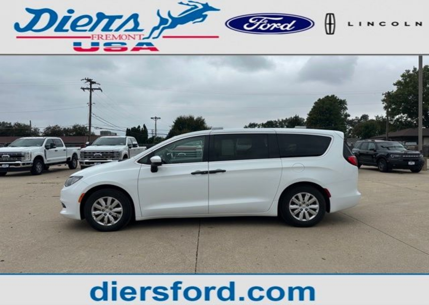 2020 Chrysler Voyager L