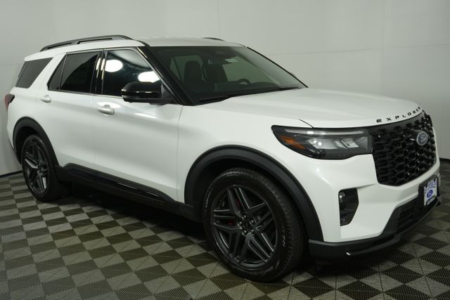 2025 Ford Explorer ST photo 2