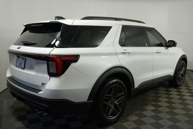 2025 Ford Explorer ST photo 3
