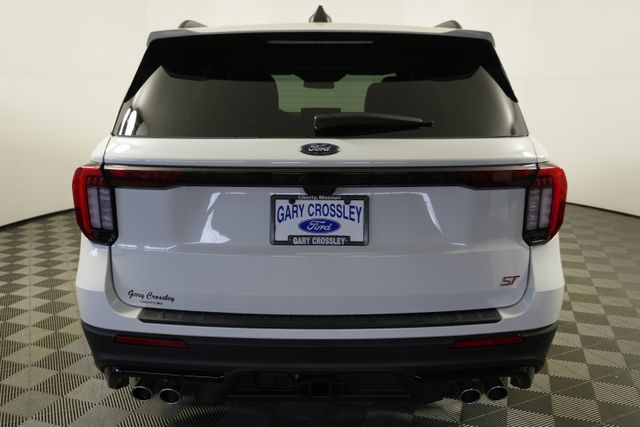 2025 Ford Explorer ST photo 4