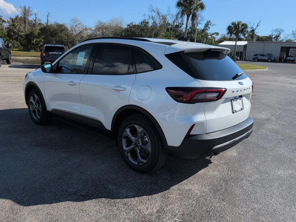 2026 Ford Escape ST-Line photo 3