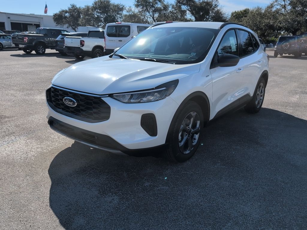 2026 Ford Escape ST-Line photo 4