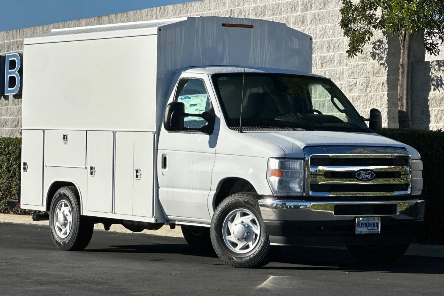 2026 Ford E-Series Cutaway Base's photo