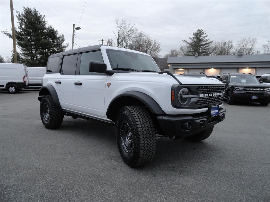 2025 Ford Bronco Badlands photo 3