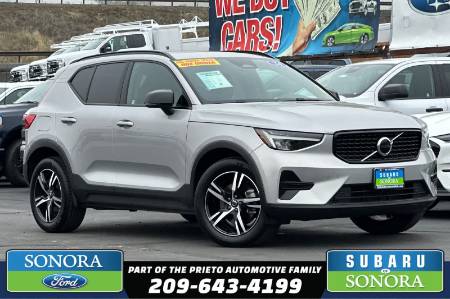 2024 Volvo XC40 Core Dark Theme