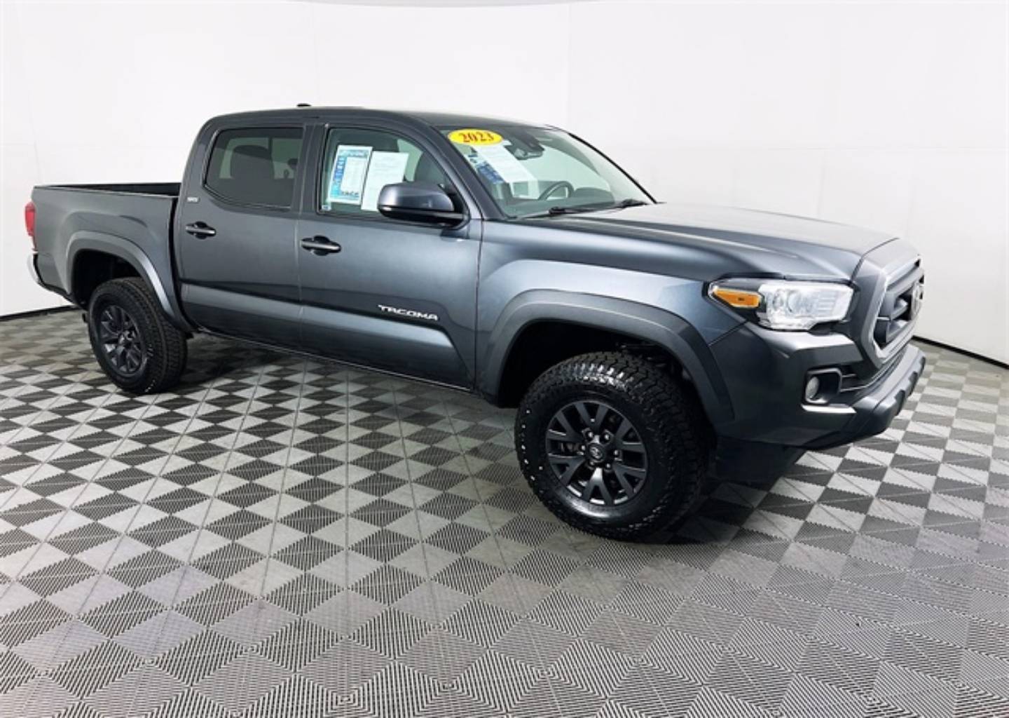 2023 Toyota Tacoma SR5's photo
