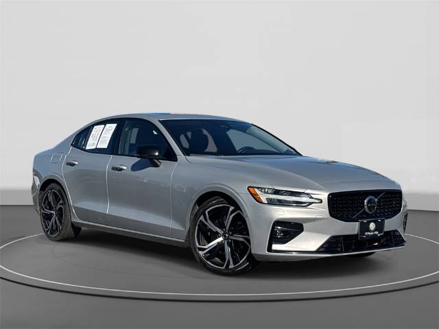 2024 Volvo S60 B5 Plus Dark Theme
