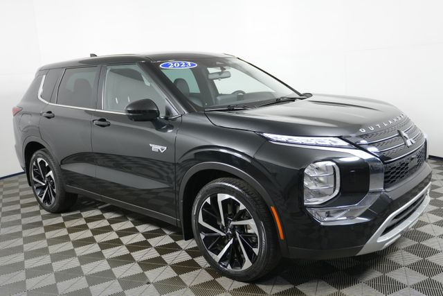 2023 Mitsubishi Outlander Plug-In Hybrid SE's photo