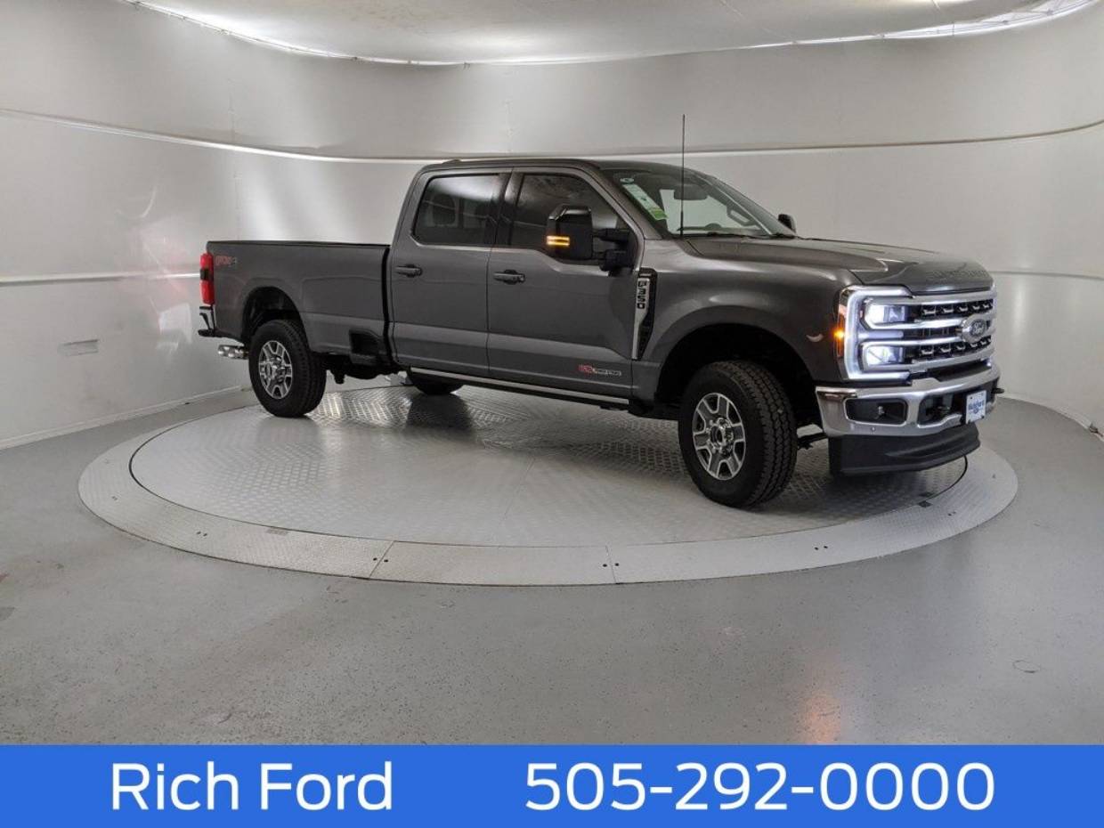 2025 Ford F-350 Super Duty Lariat's photo